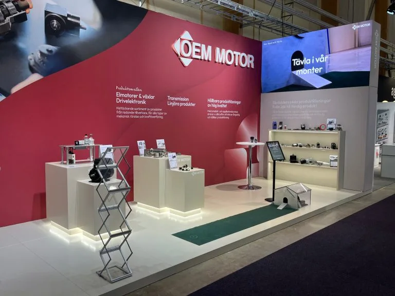 Modular exhibition stand for OEM Motor with product plinths and graphics, built by Wilzéns Expo