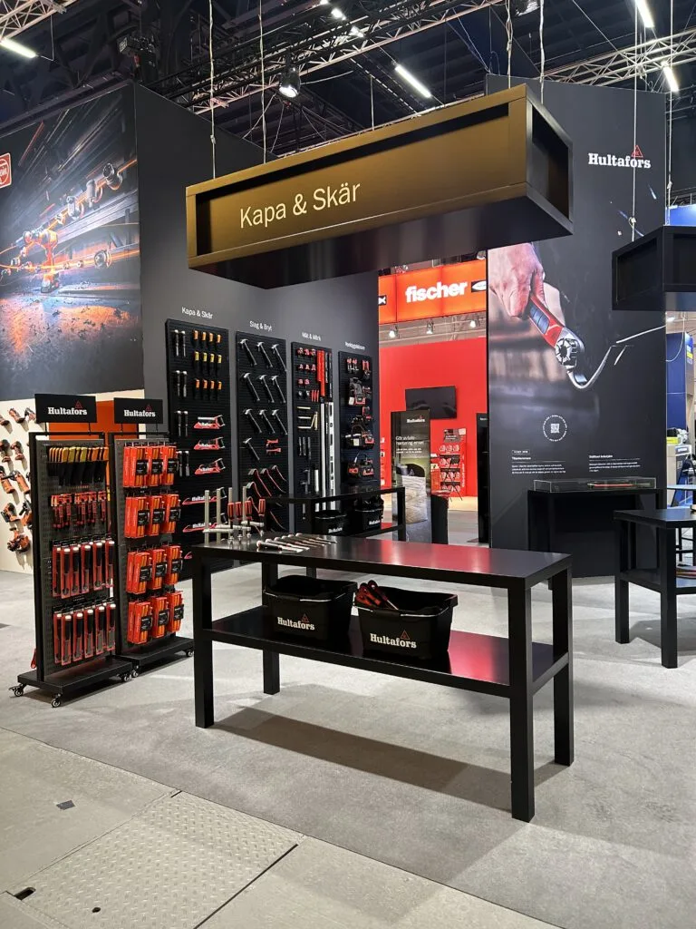 Hultafors product wall with tools and workbench in an exhibition stand by Wilzéns Expo
